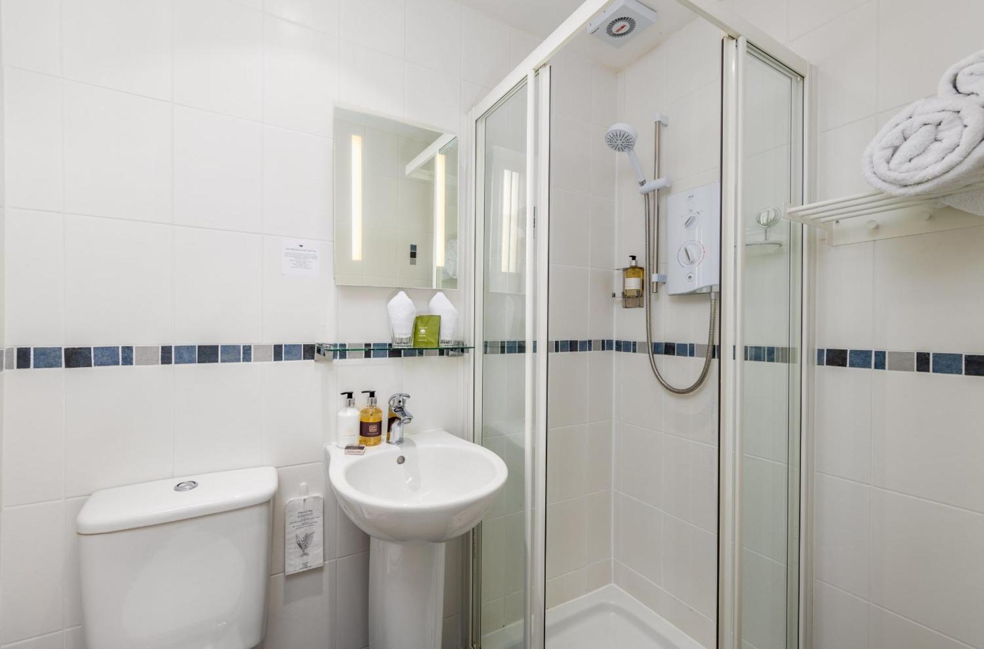 2 Cambridge Villas B & B Ембълсайд Стая снимка