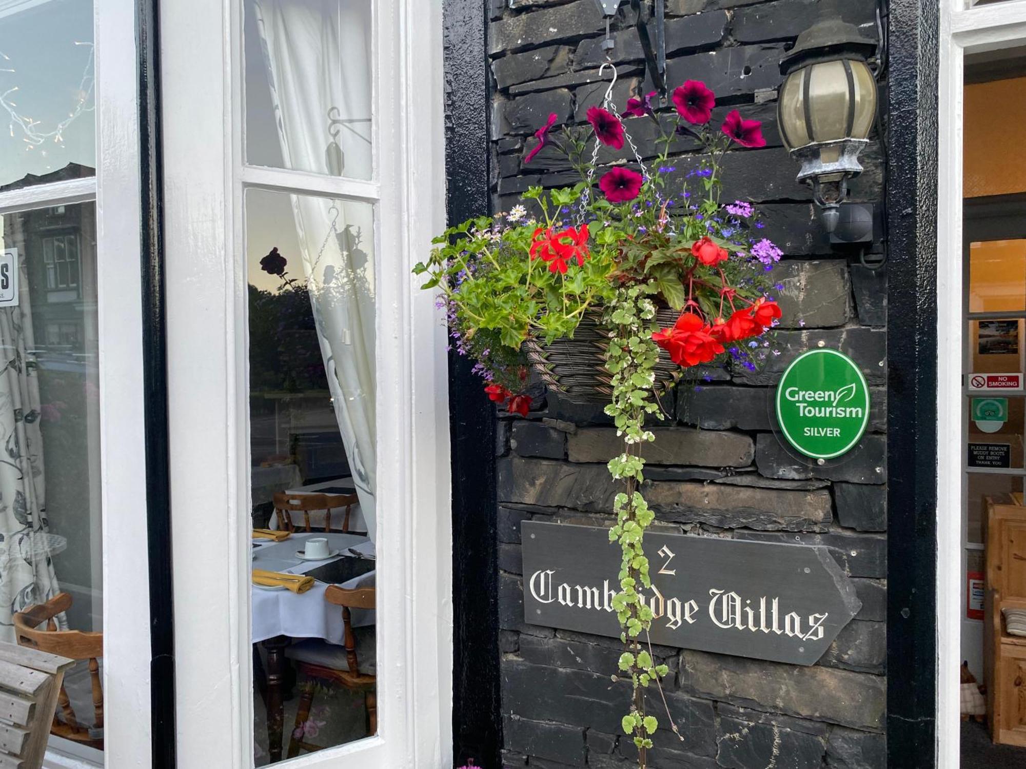 2 Cambridge Villas B & B Ембълсайд Екстериор снимка