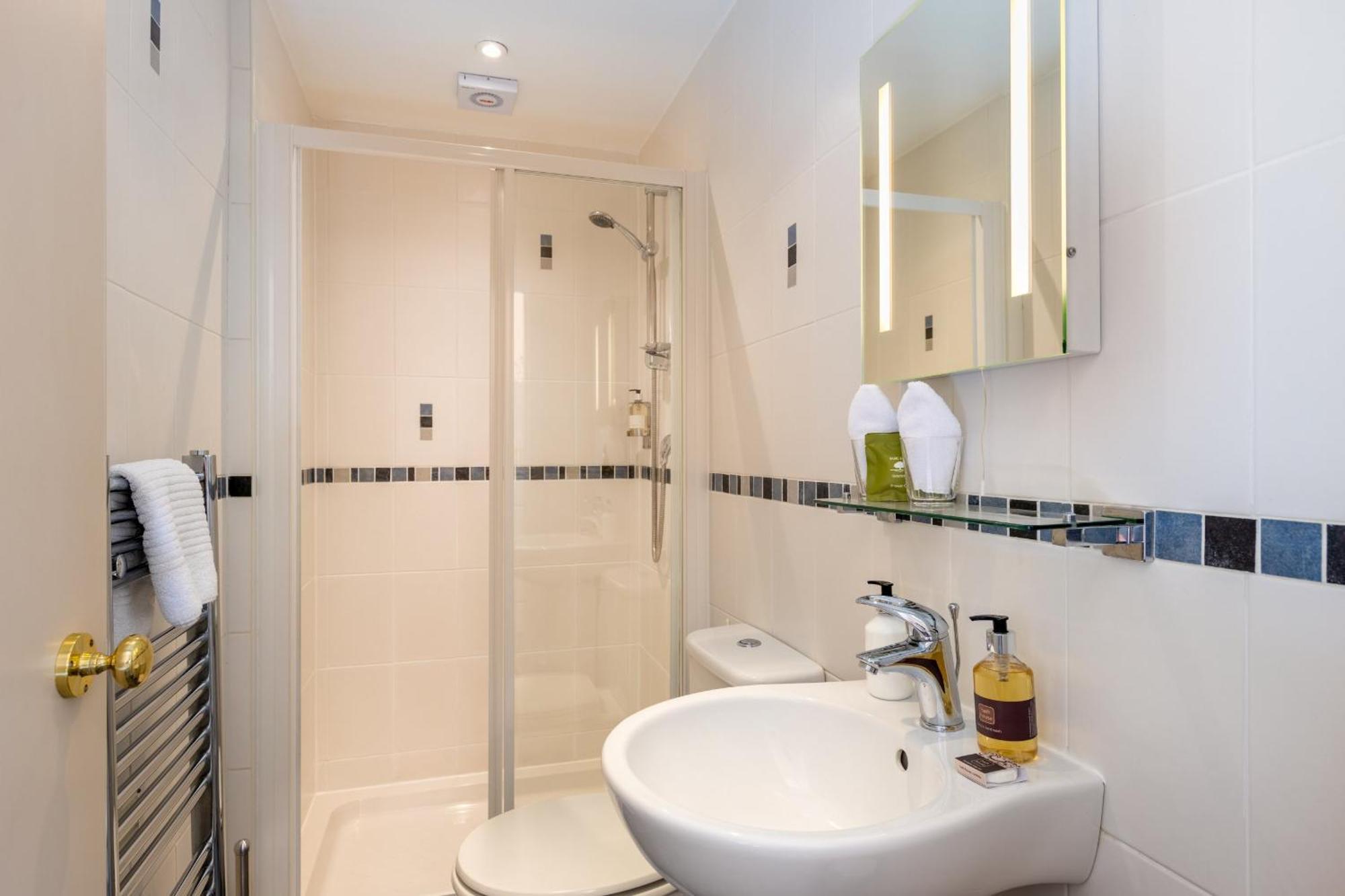 2 Cambridge Villas B & B Ембълсайд Стая снимка